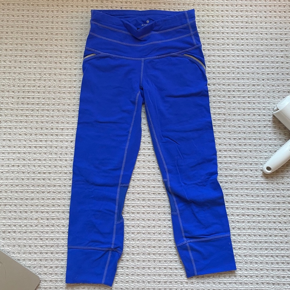 Athleta Cropped blue legging.